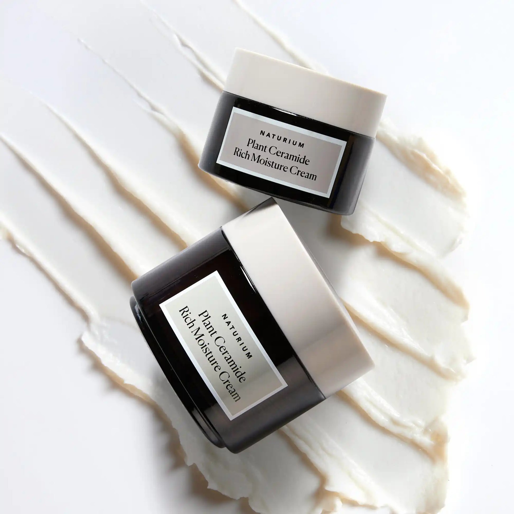 plant-ceramide-rich-moisture-cream-jumbo-p3 11_18_2021_Naturium0575-crop.webp